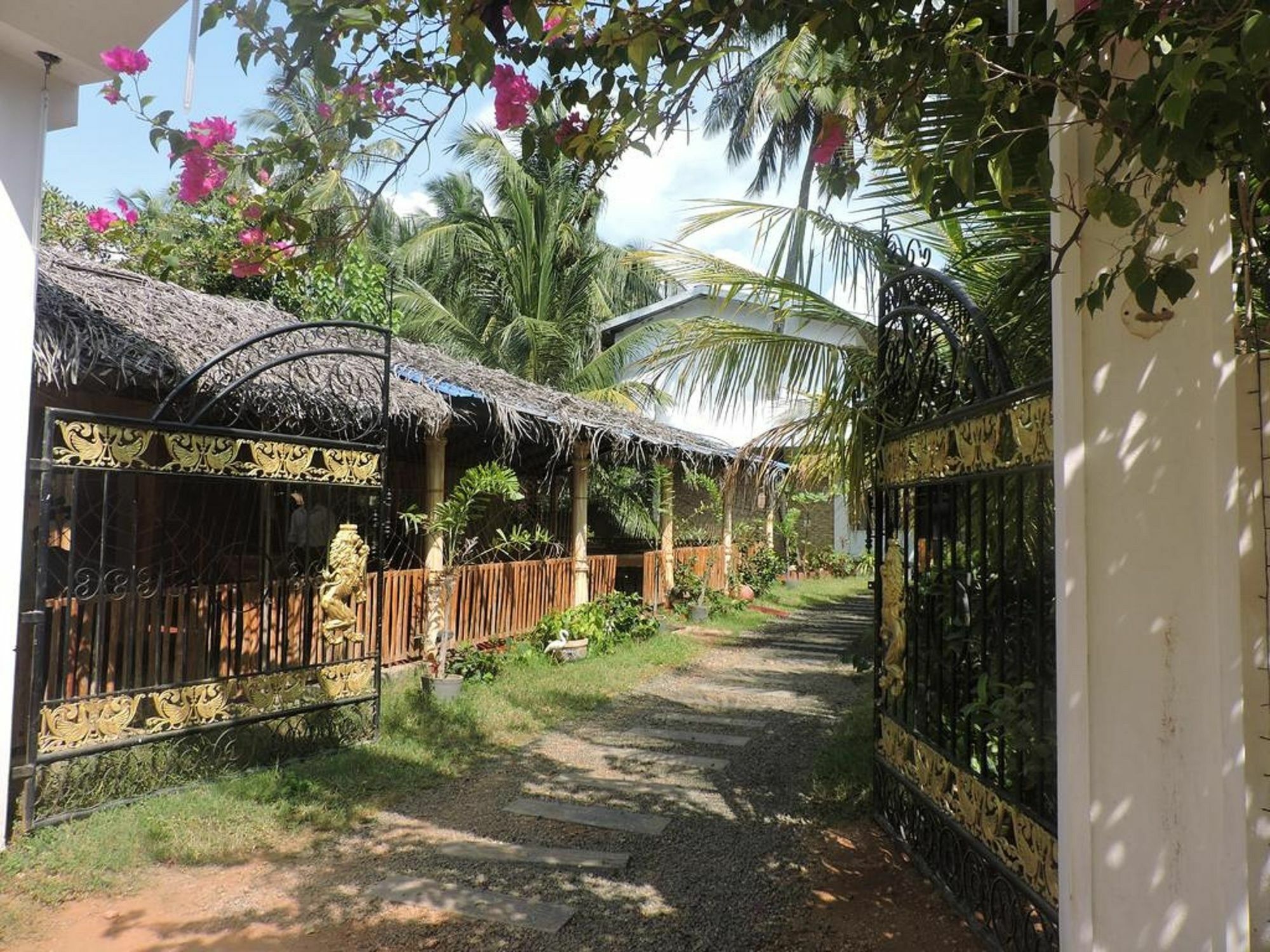 Golden Beach Inn Trincomalee Eksteriør bilde